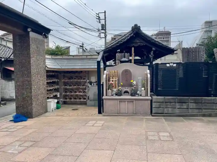 妙泉寺の{uncategorized: "未分類", other: "その他", undefined: "問題あり", building: "その他建物", grave: "お墓", sacred_gate: "鳥居", guardian: "狛犬", statue: "像", buddha: "仏像", history: "歴史", nature: "自然", garden: "庭園", animal: "動物", pagoda: "塔", temizu: "手水舎", mountain_gate: "山門・神門", sanctuary: "本殿・本堂", subordinate: "末社・摂社", art: "芸術", scenery: "景色", jizo: "地蔵", ema: "絵馬", goshuin: "御朱印", omikuji: "おみくじ", items: "授与品その他", amulet: "お守り", goshuincho: "御朱印帳", eats: "食事", festival: "お祭り", votive_dance: "神楽", shichigosan: "七五三参", wedding: "結婚式", experience: "体験その他", initially: "初詣", around: "周辺", anti_infection: "感染症対策"}