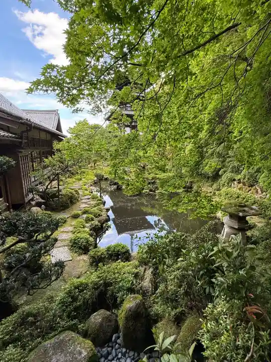 當麻寺西南院の{uncategorized: "未分類", other: "その他", undefined: "問題あり", building: "その他建物", grave: "お墓", sacred_gate: "鳥居", guardian: "狛犬", statue: "像", buddha: "仏像", history: "歴史", nature: "自然", garden: "庭園", animal: "動物", pagoda: "塔", temizu: "手水舎", mountain_gate: "山門・神門", sanctuary: "本殿・本堂", subordinate: "末社・摂社", art: "芸術", scenery: "景色", jizo: "地蔵", ema: "絵馬", goshuin: "御朱印", omikuji: "おみくじ", items: "授与品その他", amulet: "お守り", goshuincho: "御朱印帳", eats: "食事", festival: "お祭り", votive_dance: "神楽", shichigosan: "七五三参", wedding: "結婚式", experience: "体験その他", initially: "初詣", around: "周辺", anti_infection: "感染症対策"}