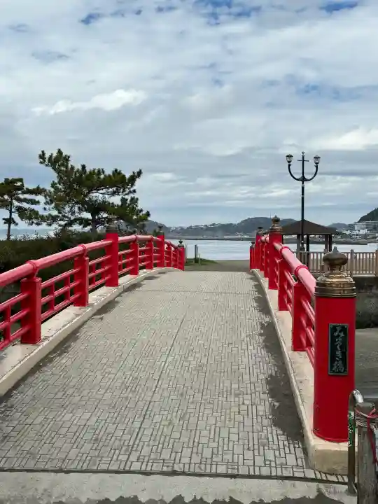 森戸大明神(森戸神社)の{uncategorized: "未分類", other: "その他", undefined: "問題あり", building: "その他建物", grave: "お墓", sacred_gate: "鳥居", guardian: "狛犬", statue: "像", buddha: "仏像", history: "歴史", nature: "自然", garden: "庭園", animal: "動物", pagoda: "塔", temizu: "手水舎", mountain_gate: "山門・神門", sanctuary: "本殿・本堂", subordinate: "末社・摂社", art: "芸術", scenery: "景色", jizo: "地蔵", ema: "絵馬", goshuin: "御朱印", omikuji: "おみくじ", items: "授与品その他", amulet: "お守り", goshuincho: "御朱印帳", eats: "食事", festival: "お祭り", votive_dance: "神楽", shichigosan: "七五三参", wedding: "結婚式", experience: "体験その他", initially: "初詣", around: "周辺", anti_infection: "感染症対策"}