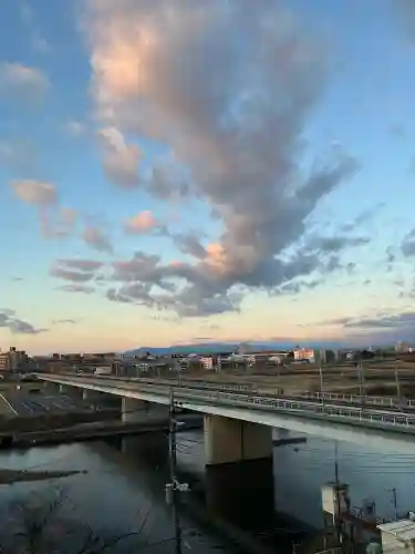 多摩川浅間神社の{uncategorized: "未分類", other: "その他", undefined: "問題あり", building: "その他建物", grave: "お墓", sacred_gate: "鳥居", guardian: "狛犬", statue: "像", buddha: "仏像", history: "歴史", nature: "自然", garden: "庭園", animal: "動物", pagoda: "塔", temizu: "手水舎", mountain_gate: "山門・神門", sanctuary: "本殿・本堂", subordinate: "末社・摂社", art: "芸術", scenery: "景色", jizo: "地蔵", ema: "絵馬", goshuin: "御朱印", omikuji: "おみくじ", items: "授与品その他", amulet: "お守り", goshuincho: "御朱印帳", eats: "食事", festival: "お祭り", votive_dance: "神楽", shichigosan: "七五三参", wedding: "結婚式", experience: "体験その他", initially: "初詣", around: "周辺", anti_infection: "感染症対策"}