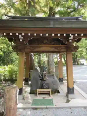 山中諏訪神社の手水舎