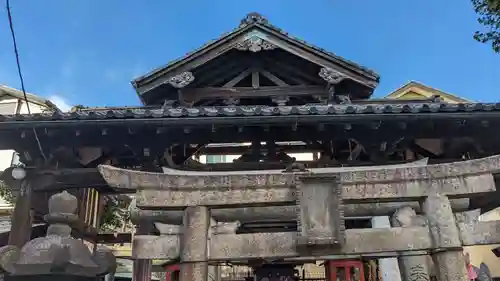 被官稲荷神社の本殿・本堂