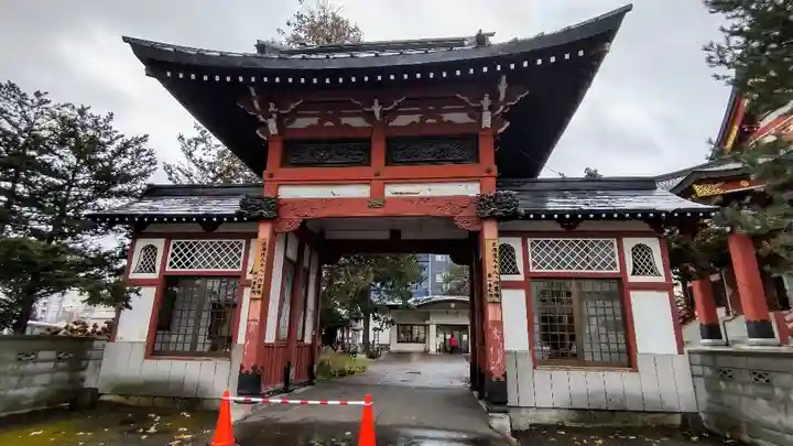 眞久寺の山門・神門