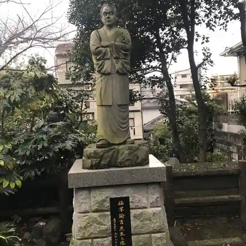 鎮西大社諏訪神社の像