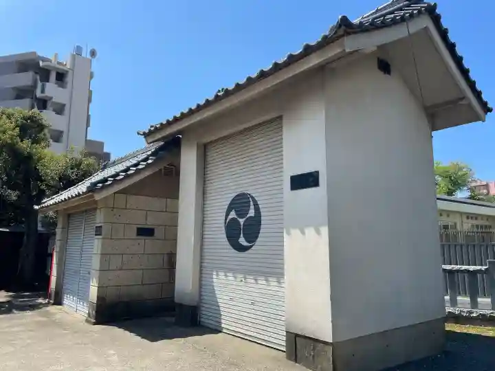 大戸神社の{uncategorized: "未分類", other: "その他", undefined: "問題あり", building: "その他建物", grave: "お墓", sacred_gate: "鳥居", guardian: "狛犬", statue: "像", buddha: "仏像", history: "歴史", nature: "自然", garden: "庭園", animal: "動物", pagoda: "塔", temizu: "手水舎", mountain_gate: "山門・神門", sanctuary: "本殿・本堂", subordinate: "末社・摂社", art: "芸術", scenery: "景色", jizo: "地蔵", ema: "絵馬", goshuin: "御朱印", omikuji: "おみくじ", items: "授与品その他", amulet: "お守り", goshuincho: "御朱印帳", eats: "食事", festival: "お祭り", votive_dance: "神楽", shichigosan: "七五三参", wedding: "結婚式", experience: "体験その他", initially: "初詣", around: "周辺", anti_infection: "感染症対策"}