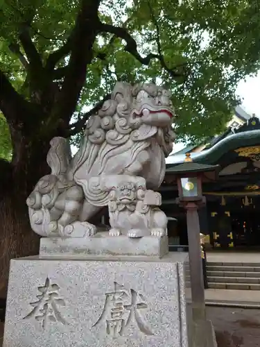 穴八幡宮の狛犬