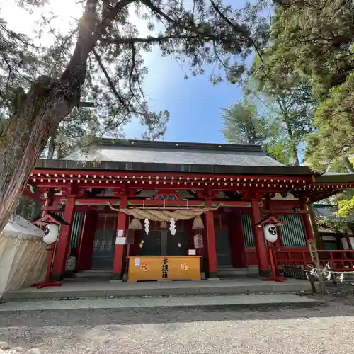生島足島神社の本殿・本堂