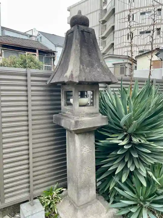 靍護稲荷神社の{uncategorized: "未分類", other: "その他", undefined: "問題あり", building: "その他建物", grave: "お墓", sacred_gate: "鳥居", guardian: "狛犬", statue: "像", buddha: "仏像", history: "歴史", nature: "自然", garden: "庭園", animal: "動物", pagoda: "塔", temizu: "手水舎", mountain_gate: "山門・神門", sanctuary: "本殿・本堂", subordinate: "末社・摂社", art: "芸術", scenery: "景色", jizo: "地蔵", ema: "絵馬", goshuin: "御朱印", omikuji: "おみくじ", items: "授与品その他", amulet: "お守り", goshuincho: "御朱印帳", eats: "食事", festival: "お祭り", votive_dance: "神楽", shichigosan: "七五三参", wedding: "結婚式", experience: "体験その他", initially: "初詣", around: "周辺", anti_infection: "感染症対策"}