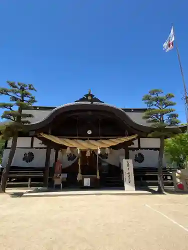 大浦神社の{uncategorized: "未分類", other: "その他", undefined: "問題あり", building: "その他建物", grave: "お墓", sacred_gate: "鳥居", guardian: "狛犬", statue: "像", buddha: "仏像", history: "歴史", nature: "自然", garden: "庭園", animal: "動物", pagoda: "塔", temizu: "手水舎", mountain_gate: "山門・神門", sanctuary: "本殿・本堂", subordinate: "末社・摂社", art: "芸術", scenery: "景色", jizo: "地蔵", ema: "絵馬", goshuin: "御朱印", omikuji: "おみくじ", items: "授与品その他", amulet: "お守り", goshuincho: "御朱印帳", eats: "食事", festival: "お祭り", votive_dance: "神楽", shichigosan: "七五三参", wedding: "結婚式", experience: "体験その他", initially: "初詣", around: "周辺", anti_infection: "感染症対策"}