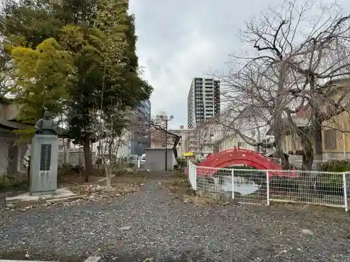 諏訪神社の{uncategorized: "未分類", other: "その他", undefined: "問題あり", building: "その他建物", grave: "お墓", sacred_gate: "鳥居", guardian: "狛犬", statue: "像", buddha: "仏像", history: "歴史", nature: "自然", garden: "庭園", animal: "動物", pagoda: "塔", temizu: "手水舎", mountain_gate: "山門・神門", sanctuary: "本殿・本堂", subordinate: "末社・摂社", art: "芸術", scenery: "景色", jizo: "地蔵", ema: "絵馬", goshuin: "御朱印", omikuji: "おみくじ", items: "授与品その他", amulet: "お守り", goshuincho: "御朱印帳", eats: "食事", festival: "お祭り", votive_dance: "神楽", shichigosan: "七五三参", wedding: "結婚式", experience: "体験その他", initially: "初詣", around: "周辺", anti_infection: "感染症対策"}