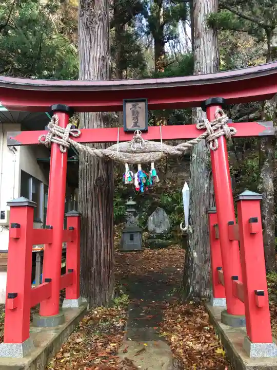 乳穂ヶ滝不動尊(青森県)