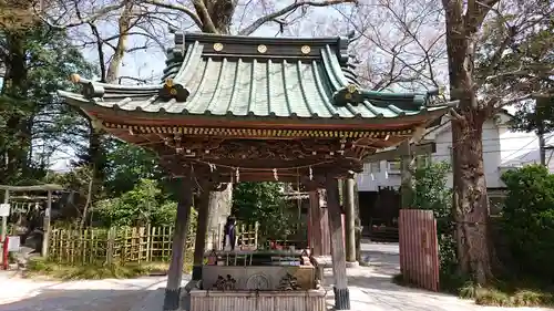 越ヶ谷久伊豆神社の手水舎