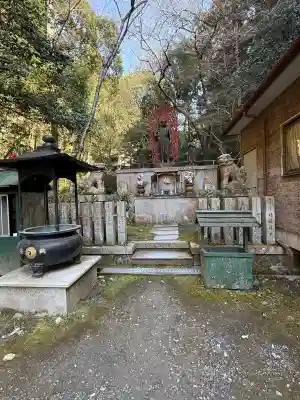 大本山七宝瀧寺の{uncategorized: "未分類", other: "その他", undefined: "問題あり", building: "その他建物", grave: "お墓", sacred_gate: "鳥居", guardian: "狛犬", statue: "像", buddha: "仏像", history: "歴史", nature: "自然", garden: "庭園", animal: "動物", pagoda: "塔", temizu: "手水舎", mountain_gate: "山門・神門", sanctuary: "本殿・本堂", subordinate: "末社・摂社", art: "芸術", scenery: "景色", jizo: "地蔵", ema: "絵馬", goshuin: "御朱印", omikuji: "おみくじ", items: "授与品その他", amulet: "お守り", goshuincho: "御朱印帳", eats: "食事", festival: "お祭り", votive_dance: "神楽", shichigosan: "七五三参", wedding: "結婚式", experience: "体験その他", initially: "初詣", around: "周辺", anti_infection: "感染症対策"}