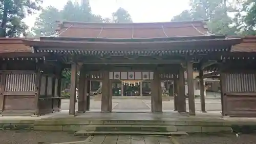 白山比咩神社の山門・神門