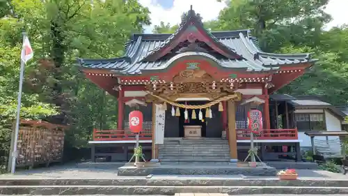 山中諏訪神社の本殿