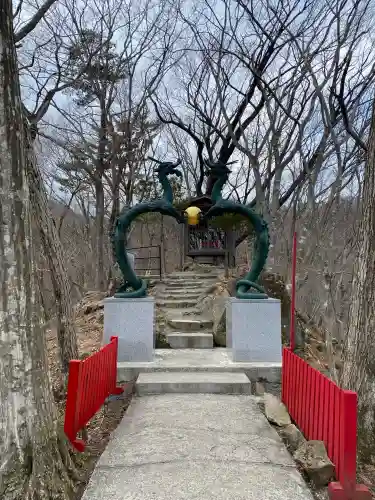 鬼怒川温泉神社の{uncategorized: "未分類", other: "その他", undefined: "問題あり", building: "その他建物", grave: "お墓", sacred_gate: "鳥居", guardian: "狛犬", statue: "像", buddha: "仏像", history: "歴史", nature: "自然", garden: "庭園", animal: "動物", pagoda: "塔", temizu: "手水舎", mountain_gate: "山門・神門", sanctuary: "本殿・本堂", subordinate: "末社・摂社", art: "芸術", scenery: "景色", jizo: "地蔵", ema: "絵馬", goshuin: "御朱印", omikuji: "おみくじ", items: "授与品その他", amulet: "お守り", goshuincho: "御朱印帳", eats: "食事", festival: "お祭り", votive_dance: "神楽", shichigosan: "七五三参", wedding: "結婚式", experience: "体験その他", initially: "初詣", around: "周辺", anti_infection: "感染症対策"}