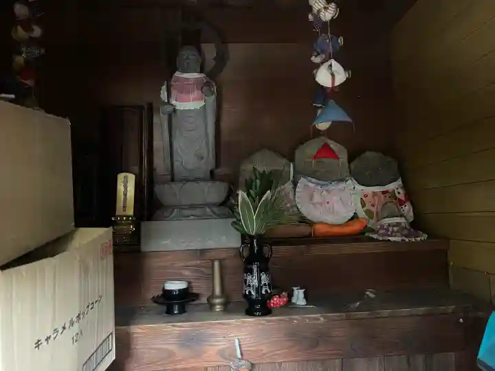 満願寺の{uncategorized: "未分類", other: "その他", undefined: "問題あり", building: "その他建物", grave: "お墓", sacred_gate: "鳥居", guardian: "狛犬", statue: "像", buddha: "仏像", history: "歴史", nature: "自然", garden: "庭園", animal: "動物", pagoda: "塔", temizu: "手水舎", mountain_gate: "山門・神門", sanctuary: "本殿・本堂", subordinate: "末社・摂社", art: "芸術", scenery: "景色", jizo: "地蔵", ema: "絵馬", goshuin: "御朱印", omikuji: "おみくじ", items: "授与品その他", amulet: "お守り", goshuincho: "御朱印帳", eats: "食事", festival: "お祭り", votive_dance: "神楽", shichigosan: "七五三参", wedding: "結婚式", experience: "体験その他", initially: "初詣", around: "周辺", anti_infection: "感染症対策"}