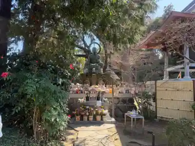 親縁寺の{uncategorized: "未分類", other: "その他", undefined: "問題あり", building: "その他建物", grave: "お墓", sacred_gate: "鳥居", guardian: "狛犬", statue: "像", buddha: "仏像", history: "歴史", nature: "自然", garden: "庭園", animal: "動物", pagoda: "塔", temizu: "手水舎", mountain_gate: "山門・神門", sanctuary: "本殿・本堂", subordinate: "末社・摂社", art: "芸術", scenery: "景色", jizo: "地蔵", ema: "絵馬", goshuin: "御朱印", omikuji: "おみくじ", items: "授与品その他", amulet: "お守り", goshuincho: "御朱印帳", eats: "食事", festival: "お祭り", votive_dance: "神楽", shichigosan: "七五三参", wedding: "結婚式", experience: "体験その他", initially: "初詣", around: "周辺", anti_infection: "感染症対策"}