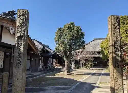 宝全寺の山門