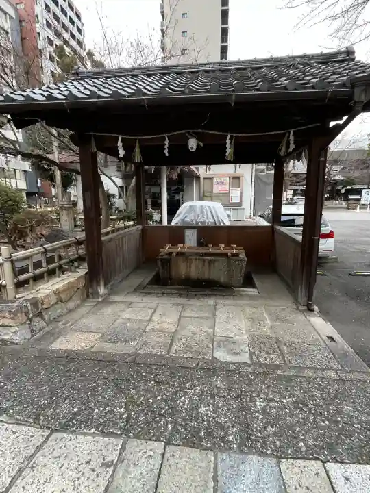 名古屋東照宮の{uncategorized: "未分類", other: "その他", undefined: "問題あり", building: "その他建物", grave: "お墓", sacred_gate: "鳥居", guardian: "狛犬", statue: "像", buddha: "仏像", history: "歴史", nature: "自然", garden: "庭園", animal: "動物", pagoda: "塔", temizu: "手水舎", mountain_gate: "山門・神門", sanctuary: "本殿・本堂", subordinate: "末社・摂社", art: "芸術", scenery: "景色", jizo: "地蔵", ema: "絵馬", goshuin: "御朱印", omikuji: "おみくじ", items: "授与品その他", amulet: "お守り", goshuincho: "御朱印帳", eats: "食事", festival: "お祭り", votive_dance: "神楽", shichigosan: "七五三参", wedding: "結婚式", experience: "体験その他", initially: "初詣", around: "周辺", anti_infection: "感染症対策"}