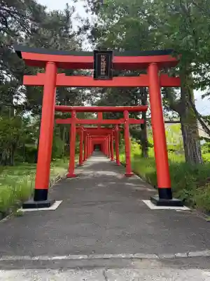 札幌伏見稲荷神社の{uncategorized: "未分類", other: "その他", undefined: "問題あり", building: "その他建物", grave: "お墓", sacred_gate: "鳥居", guardian: "狛犬", statue: "像", buddha: "仏像", history: "歴史", nature: "自然", garden: "庭園", animal: "動物", pagoda: "塔", temizu: "手水舎", mountain_gate: "山門・神門", sanctuary: "本殿・本堂", subordinate: "末社・摂社", art: "芸術", scenery: "景色", jizo: "地蔵", ema: "絵馬", goshuin: "御朱印", omikuji: "おみくじ", items: "授与品その他", amulet: "お守り", goshuincho: "御朱印帳", eats: "食事", festival: "お祭り", votive_dance: "神楽", shichigosan: "七五三参", wedding: "結婚式", experience: "体験その他", initially: "初詣", around: "周辺", anti_infection: "感染症対策"}