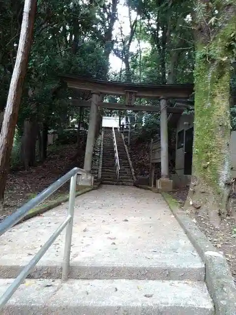 村社御嶽神社の鳥居