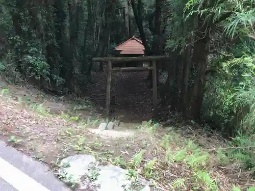 神社（名称不明）の鳥居