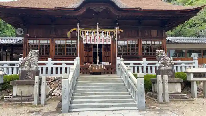 手力雄神社の{uncategorized: "未分類", other: "その他", undefined: "問題あり", building: "その他建物", grave: "お墓", sacred_gate: "鳥居", guardian: "狛犬", statue: "像", buddha: "仏像", history: "歴史", nature: "自然", garden: "庭園", animal: "動物", pagoda: "塔", temizu: "手水舎", mountain_gate: "山門・神門", sanctuary: "本殿・本堂", subordinate: "末社・摂社", art: "芸術", scenery: "景色", jizo: "地蔵", ema: "絵馬", goshuin: "御朱印", omikuji: "おみくじ", items: "授与品その他", amulet: "お守り", goshuincho: "御朱印帳", eats: "食事", festival: "お祭り", votive_dance: "神楽", shichigosan: "七五三参", wedding: "結婚式", experience: "体験その他", initially: "初詣", around: "周辺", anti_infection: "感染症対策"}
