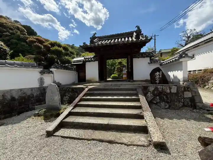 當麻寺西南院の{uncategorized: "未分類", other: "その他", undefined: "問題あり", building: "その他建物", grave: "お墓", sacred_gate: "鳥居", guardian: "狛犬", statue: "像", buddha: "仏像", history: "歴史", nature: "自然", garden: "庭園", animal: "動物", pagoda: "塔", temizu: "手水舎", mountain_gate: "山門・神門", sanctuary: "本殿・本堂", subordinate: "末社・摂社", art: "芸術", scenery: "景色", jizo: "地蔵", ema: "絵馬", goshuin: "御朱印", omikuji: "おみくじ", items: "授与品その他", amulet: "お守り", goshuincho: "御朱印帳", eats: "食事", festival: "お祭り", votive_dance: "神楽", shichigosan: "七五三参", wedding: "結婚式", experience: "体験その他", initially: "初詣", around: "周辺", anti_infection: "感染症対策"}