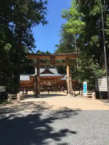 穂高神社本宮の鳥居