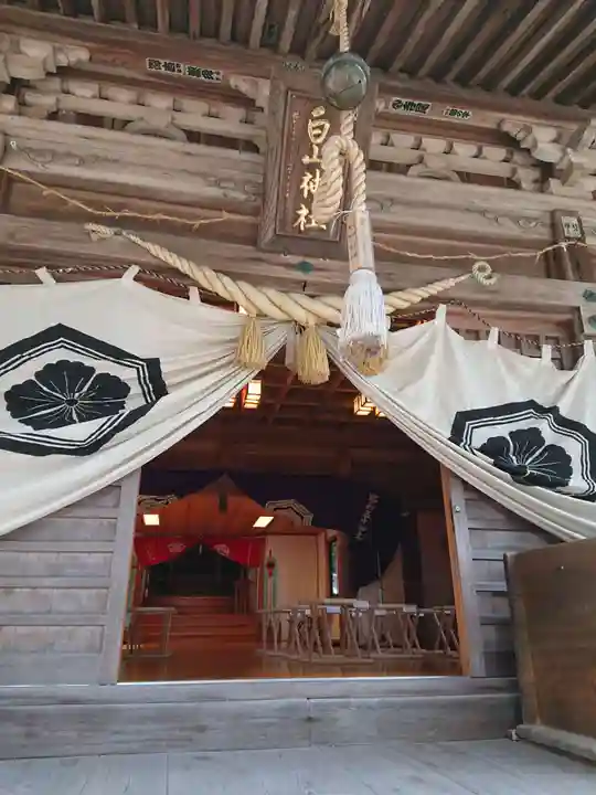 白山神社の本殿・本堂