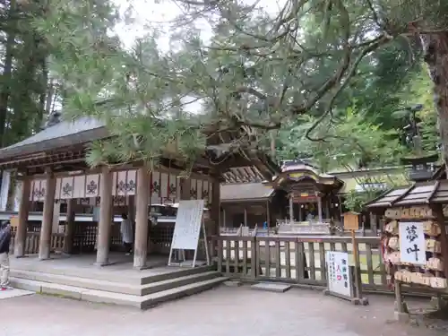 諏訪大社の本殿・本堂