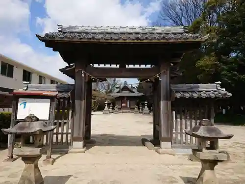 八剣神社の山門・神門