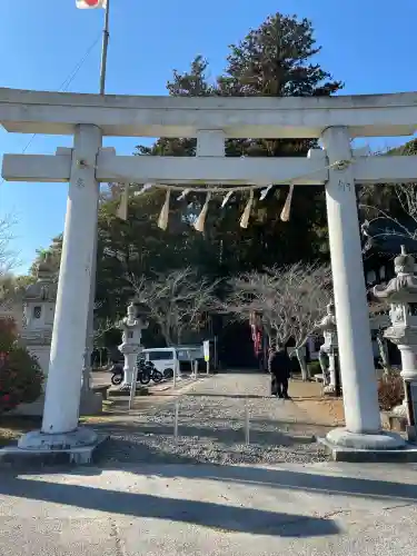 高瀧神社の{uncategorized: "未分類", other: "その他", undefined: "問題あり", building: "その他建物", grave: "お墓", sacred_gate: "鳥居", guardian: "狛犬", statue: "像", buddha: "仏像", history: "歴史", nature: "自然", garden: "庭園", animal: "動物", pagoda: "塔", temizu: "手水舎", mountain_gate: "山門・神門", sanctuary: "本殿・本堂", subordinate: "末社・摂社", art: "芸術", scenery: "景色", jizo: "地蔵", ema: "絵馬", goshuin: "御朱印", omikuji: "おみくじ", items: "授与品その他", amulet: "お守り", goshuincho: "御朱印帳", eats: "食事", festival: "お祭り", votive_dance: "神楽", shichigosan: "七五三参", wedding: "結婚式", experience: "体験その他", initially: "初詣", around: "周辺", anti_infection: "感染症対策"}