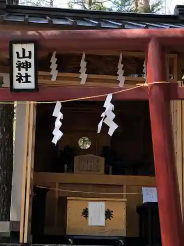 新屋山神社奥宮の本殿