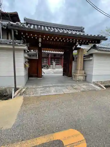 大隆寺の山門