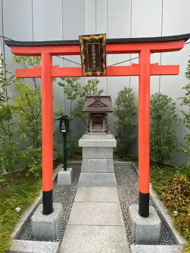 靍護稲荷神社の{uncategorized: "未分類", other: "その他", undefined: "問題あり", building: "その他建物", grave: "お墓", sacred_gate: "鳥居", guardian: "狛犬", statue: "像", buddha: "仏像", history: "歴史", nature: "自然", garden: "庭園", animal: "動物", pagoda: "塔", temizu: "手水舎", mountain_gate: "山門・神門", sanctuary: "本殿・本堂", subordinate: "末社・摂社", art: "芸術", scenery: "景色", jizo: "地蔵", ema: "絵馬", goshuin: "御朱印", omikuji: "おみくじ", items: "授与品その他", amulet: "お守り", goshuincho: "御朱印帳", eats: "食事", festival: "お祭り", votive_dance: "神楽", shichigosan: "七五三参", wedding: "結婚式", experience: "体験その他", initially: "初詣", around: "周辺", anti_infection: "感染症対策"}