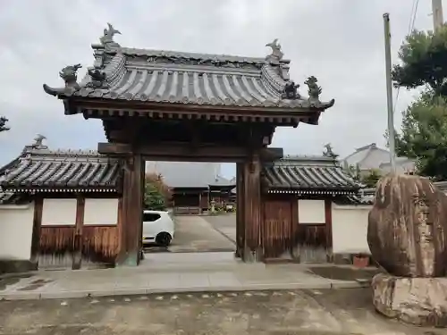 法専寺の山門