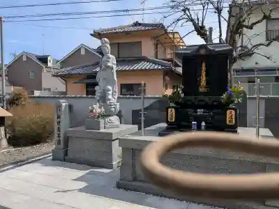 蓮聖寺の{uncategorized: "未分類", other: "その他", undefined: "問題あり", building: "その他建物", grave: "お墓", sacred_gate: "鳥居", guardian: "狛犬", statue: "像", buddha: "仏像", history: "歴史", nature: "自然", garden: "庭園", animal: "動物", pagoda: "塔", temizu: "手水舎", mountain_gate: "山門・神門", sanctuary: "本殿・本堂", subordinate: "末社・摂社", art: "芸術", scenery: "景色", jizo: "地蔵", ema: "絵馬", goshuin: "御朱印", omikuji: "おみくじ", items: "授与品その他", amulet: "お守り", goshuincho: "御朱印帳", eats: "食事", festival: "お祭り", votive_dance: "神楽", shichigosan: "七五三参", wedding: "結婚式", experience: "体験その他", initially: "初詣", around: "周辺", anti_infection: "感染症対策"}
