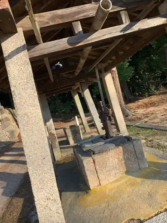 三神社の手水舎