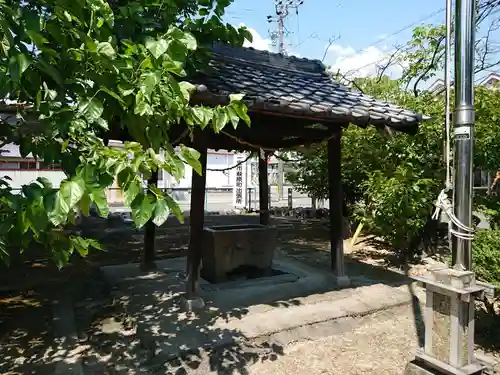 室原神社（萩原町串作）の手水舎