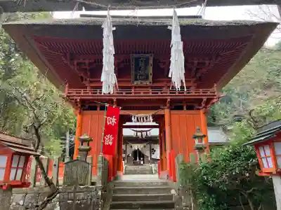 六殿神社の山門・神門