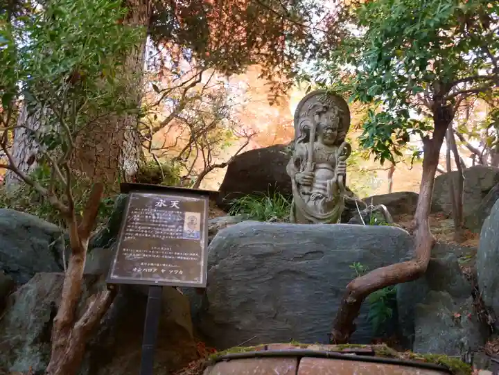 洞窟観音・徳明園・山徳記念館の仏像