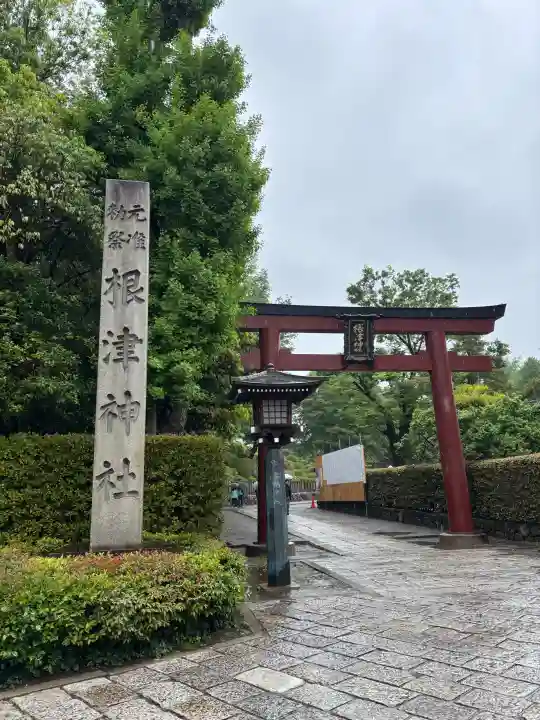 根津神社の{uncategorized: "未分類", other: "その他", undefined: "問題あり", building: "その他建物", grave: "お墓", sacred_gate: "鳥居", guardian: "狛犬", statue: "像", buddha: "仏像", history: "歴史", nature: "自然", garden: "庭園", animal: "動物", pagoda: "塔", temizu: "手水舎", mountain_gate: "山門・神門", sanctuary: "本殿・本堂", subordinate: "末社・摂社", art: "芸術", scenery: "景色", jizo: "地蔵", ema: "絵馬", goshuin: "御朱印", omikuji: "おみくじ", items: "授与品その他", amulet: "お守り", goshuincho: "御朱印帳", eats: "食事", festival: "お祭り", votive_dance: "神楽", shichigosan: "七五三参", wedding: "結婚式", experience: "体験その他", initially: "初詣", around: "周辺", anti_infection: "感染症対策"}