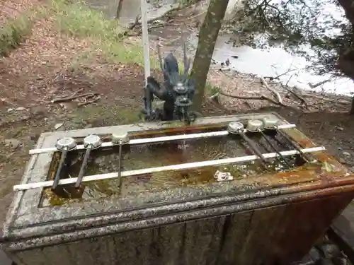 九頭龍神社本宮の手水舎