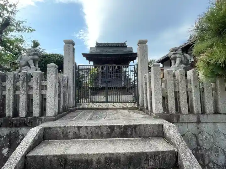 石原神社 (祇園社)の{uncategorized: "未分類", other: "その他", undefined: "問題あり", building: "その他建物", grave: "お墓", sacred_gate: "鳥居", guardian: "狛犬", statue: "像", buddha: "仏像", history: "歴史", nature: "自然", garden: "庭園", animal: "動物", pagoda: "塔", temizu: "手水舎", mountain_gate: "山門・神門", sanctuary: "本殿・本堂", subordinate: "末社・摂社", art: "芸術", scenery: "景色", jizo: "地蔵", ema: "絵馬", goshuin: "御朱印", omikuji: "おみくじ", items: "授与品その他", amulet: "お守り", goshuincho: "御朱印帳", eats: "食事", festival: "お祭り", votive_dance: "神楽", shichigosan: "七五三参", wedding: "結婚式", experience: "体験その他", initially: "初詣", around: "周辺", anti_infection: "感染症対策"}
