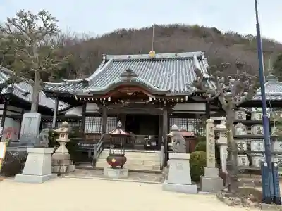 神咒寺の{uncategorized: "未分類", other: "その他", undefined: "問題あり", building: "その他建物", grave: "お墓", sacred_gate: "鳥居", guardian: "狛犬", statue: "像", buddha: "仏像", history: "歴史", nature: "自然", garden: "庭園", animal: "動物", pagoda: "塔", temizu: "手水舎", mountain_gate: "山門・神門", sanctuary: "本殿・本堂", subordinate: "末社・摂社", art: "芸術", scenery: "景色", jizo: "地蔵", ema: "絵馬", goshuin: "御朱印", omikuji: "おみくじ", items: "授与品その他", amulet: "お守り", goshuincho: "御朱印帳", eats: "食事", festival: "お祭り", votive_dance: "神楽", shichigosan: "七五三参", wedding: "結婚式", experience: "体験その他", initially: "初詣", around: "周辺", anti_infection: "感染症対策"}