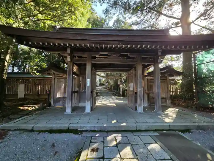 雄山神社前立社壇の{uncategorized: "未分類", other: "その他", undefined: "問題あり", building: "その他建物", grave: "お墓", sacred_gate: "鳥居", guardian: "狛犬", statue: "像", buddha: "仏像", history: "歴史", nature: "自然", garden: "庭園", animal: "動物", pagoda: "塔", temizu: "手水舎", mountain_gate: "山門・神門", sanctuary: "本殿・本堂", subordinate: "末社・摂社", art: "芸術", scenery: "景色", jizo: "地蔵", ema: "絵馬", goshuin: "御朱印", omikuji: "おみくじ", items: "授与品その他", amulet: "お守り", goshuincho: "御朱印帳", eats: "食事", festival: "お祭り", votive_dance: "神楽", shichigosan: "七五三参", wedding: "結婚式", experience: "体験その他", initially: "初詣", around: "周辺", anti_infection: "感染症対策"}