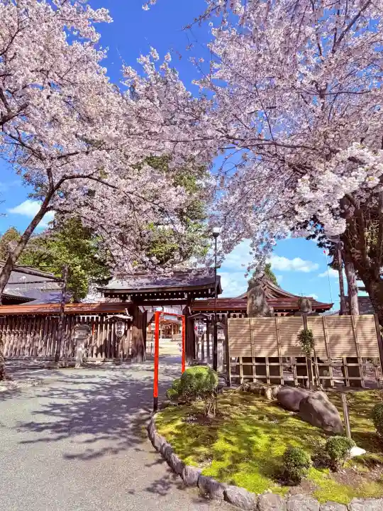 諏訪神社の{uncategorized: "未分類", other: "その他", undefined: "問題あり", building: "その他建物", grave: "お墓", sacred_gate: "鳥居", guardian: "狛犬", statue: "像", buddha: "仏像", history: "歴史", nature: "自然", garden: "庭園", animal: "動物", pagoda: "塔", temizu: "手水舎", mountain_gate: "山門・神門", sanctuary: "本殿・本堂", subordinate: "末社・摂社", art: "芸術", scenery: "景色", jizo: "地蔵", ema: "絵馬", goshuin: "御朱印", omikuji: "おみくじ", items: "授与品その他", amulet: "お守り", goshuincho: "御朱印帳", eats: "食事", festival: "お祭り", votive_dance: "神楽", shichigosan: "七五三参", wedding: "結婚式", experience: "体験その他", initially: "初詣", around: "周辺", anti_infection: "感染症対策"}