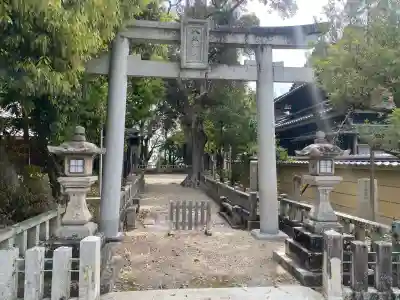 八坂神社の{uncategorized: "未分類", other: "その他", undefined: "問題あり", building: "その他建物", grave: "お墓", sacred_gate: "鳥居", guardian: "狛犬", statue: "像", buddha: "仏像", history: "歴史", nature: "自然", garden: "庭園", animal: "動物", pagoda: "塔", temizu: "手水舎", mountain_gate: "山門・神門", sanctuary: "本殿・本堂", subordinate: "末社・摂社", art: "芸術", scenery: "景色", jizo: "地蔵", ema: "絵馬", goshuin: "御朱印", omikuji: "おみくじ", items: "授与品その他", amulet: "お守り", goshuincho: "御朱印帳", eats: "食事", festival: "お祭り", votive_dance: "神楽", shichigosan: "七五三参", wedding: "結婚式", experience: "体験その他", initially: "初詣", around: "周辺", anti_infection: "感染症対策"}